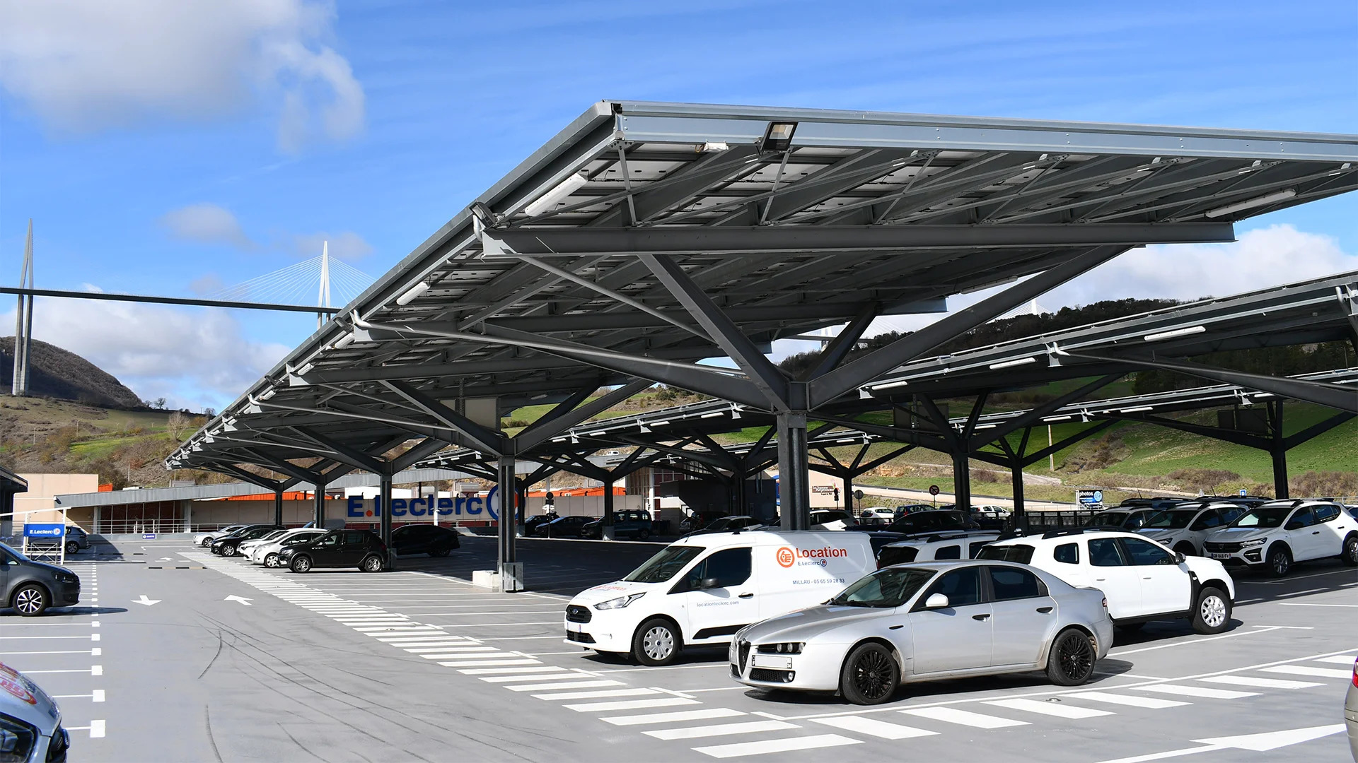 ombriere-photovoltaique-leclerc